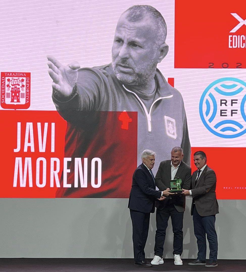 Javi_Moreno_9's tweet photo. Este reconocimiento es el resultado del esfuerzo, el trabajo y la dedicación a una profesión que me sigue dando grandes momentos de felicidad. 

Gracias de corazón a todos los que me habéis ayudado y aportado valor en este camino ❤️🙏

@RFEF 𝙋𝙍𝙀𝙈𝙄𝙊𝙎 𝙍𝘼𝙈Ó𝙉 𝘾𝙊𝘽𝙊 https://t.co/bCjJXh6E7c