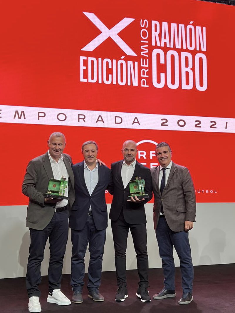 Javi_Moreno_9's tweet photo. Este reconocimiento es el resultado del esfuerzo, el trabajo y la dedicación a una profesión que me sigue dando grandes momentos de felicidad. 

Gracias de corazón a todos los que me habéis ayudado y aportado valor en este camino ❤️🙏

@RFEF 𝙋𝙍𝙀𝙈𝙄𝙊𝙎 𝙍𝘼𝙈Ó𝙉 𝘾𝙊𝘽𝙊 https://t.co/bCjJXh6E7c