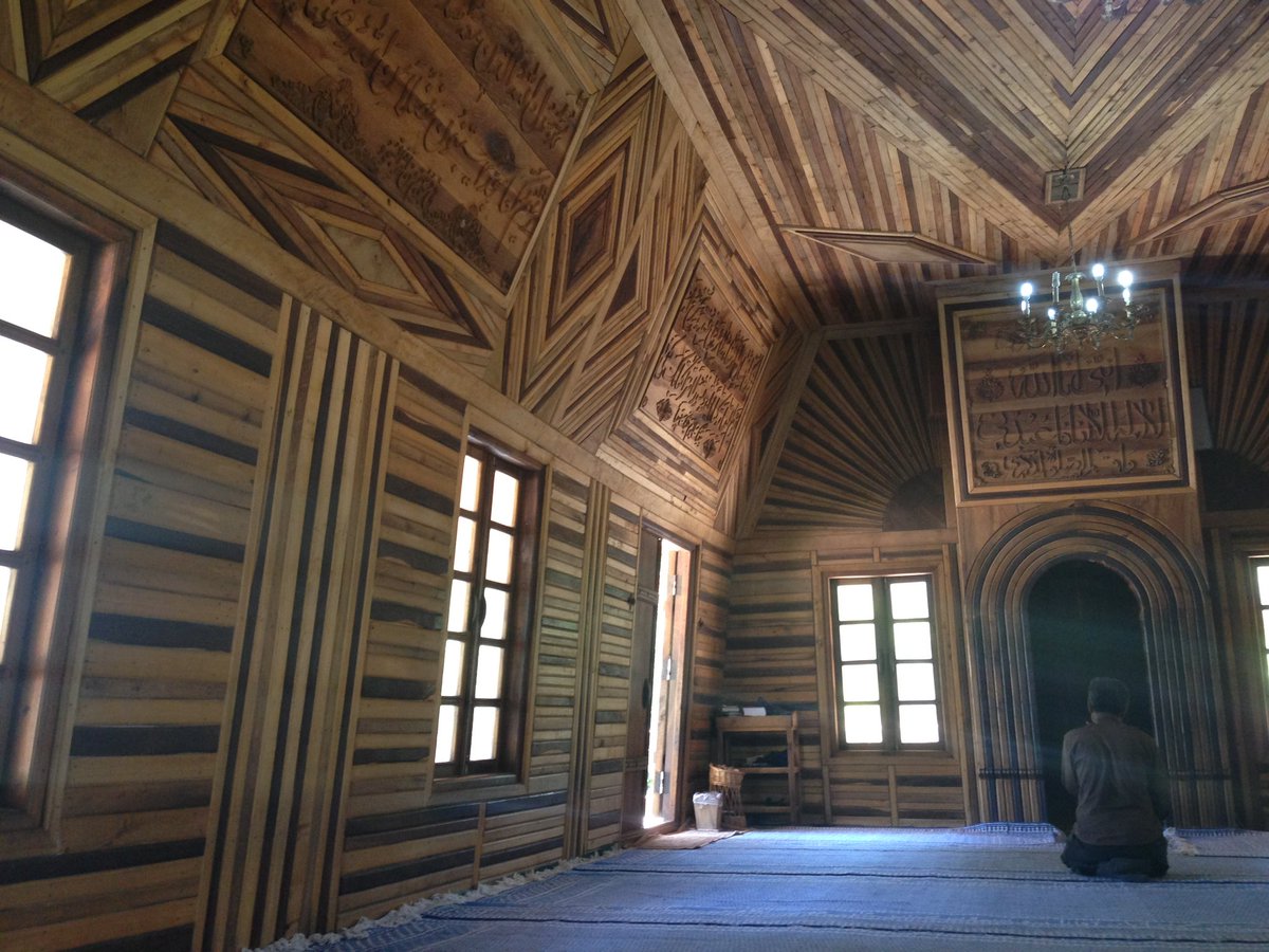 NicFiPa's tweet photo. @PerseusLeGrand Masjed-e chubi - Mosquée en bois, Neushabur, Iran https://t.co/5qyRDtUWAA