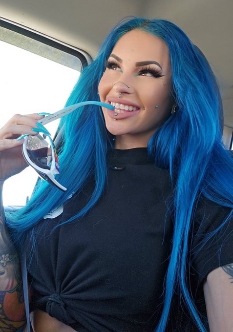 When I think about how cute I look with my holes filled: https://t.co/WXJyfCBlH6