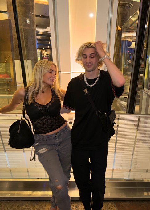 met this guy in vegas, big fan 💰 https://t.co/d9fcUpp4jp