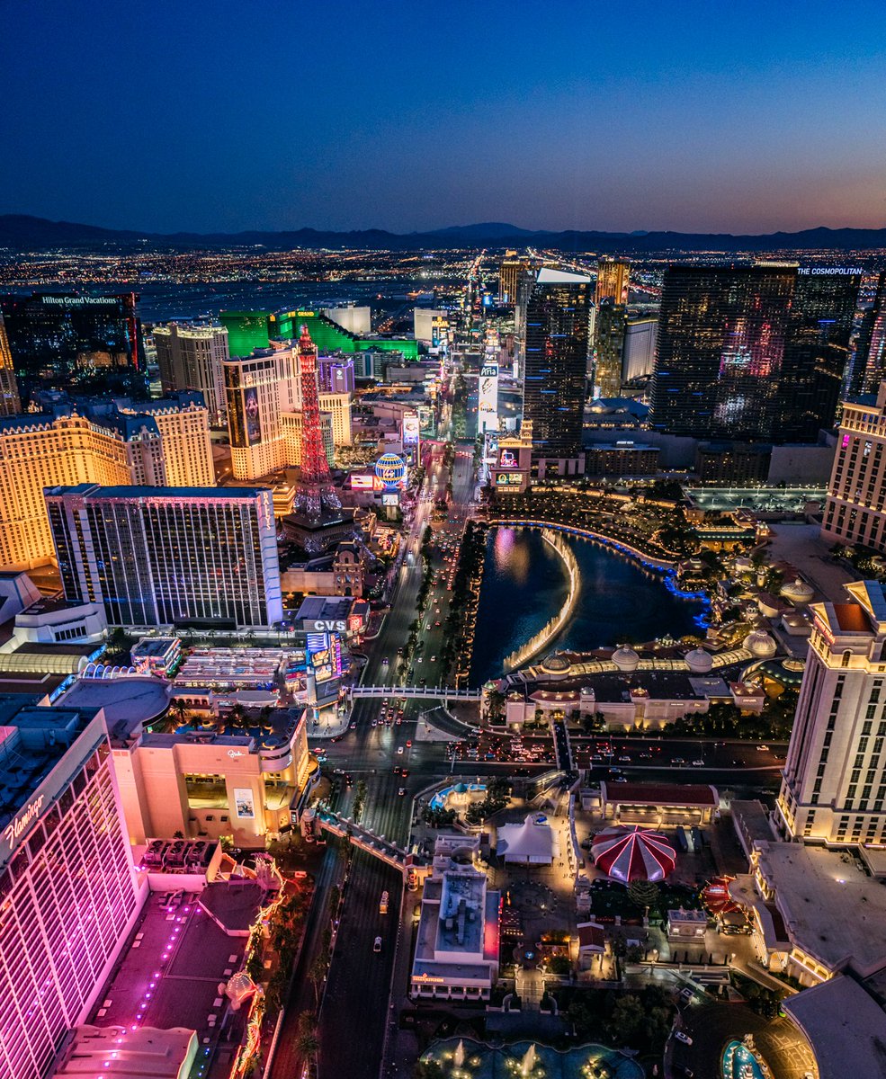 Happy #NationalFoodDay! What is your favorite restaurant on the Las Vegas Strip? 🍽🤔 Let us know below! 👇