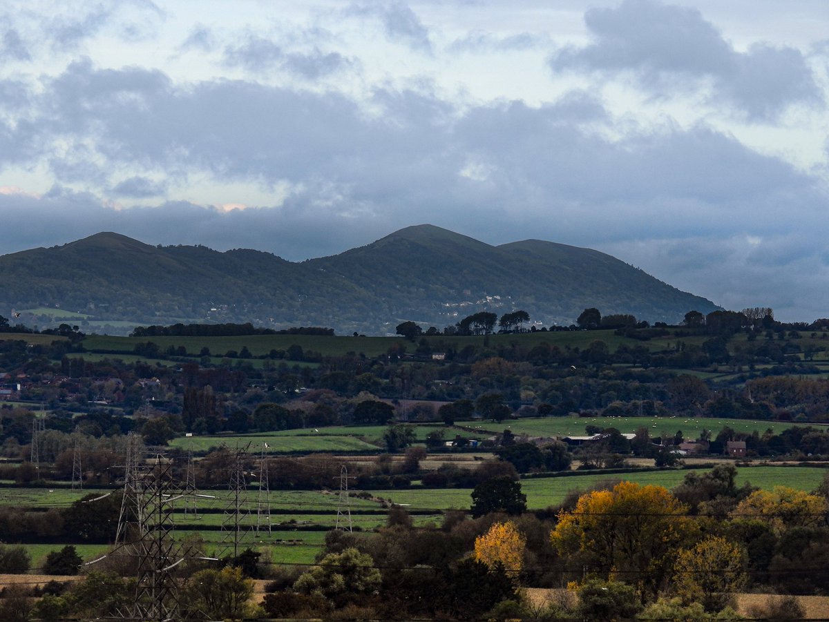 Malvern Hills from Gloucester Cathedral ⛰️

#Gloucestershire
#Worcestershire #herefordshire #malvernhills #landscapephotography #photography #photographylovers #photographers #britain #uk #scenery #towertour #countryside #photooftheday