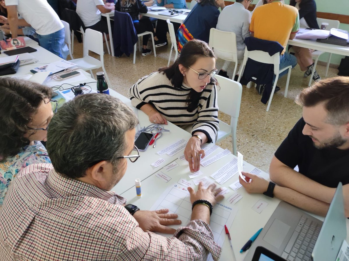 FE_Escolapias's tweet photo. Última semana del curso de #liderazgo para #directivos de un colegio de #Escolapias. Hoy, "Gestión económica para la #sostenibilidad de los centros". 
Encuentro y familia.
#321Despierta #formaciondirectivos https://t.co/hjMtXh1Kla