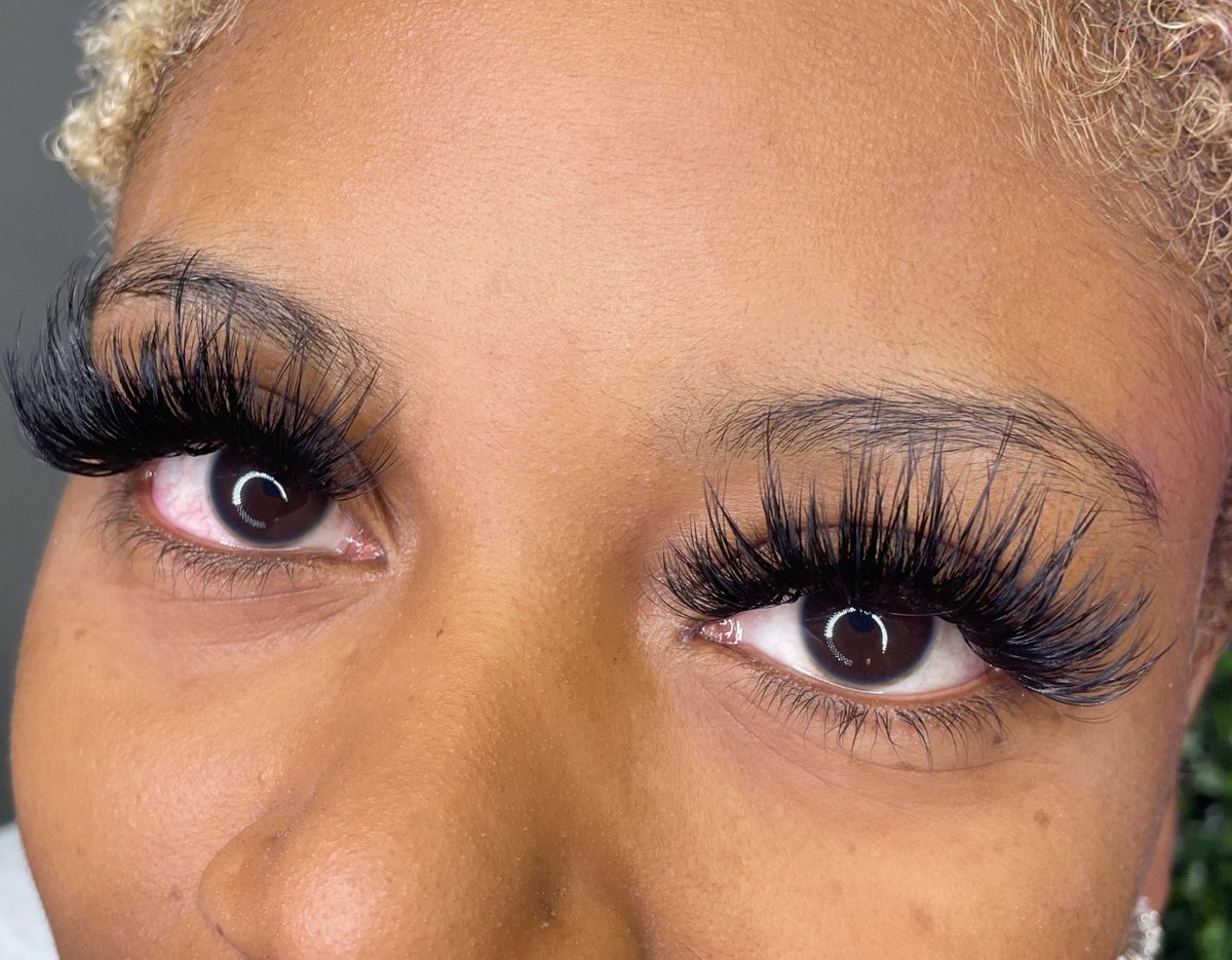alyzes_'s tweet photo. Wispy Look achieved with our Volume lash trays😍 Link in bio to purchase <3 https://t.co/GudVBsIicZ