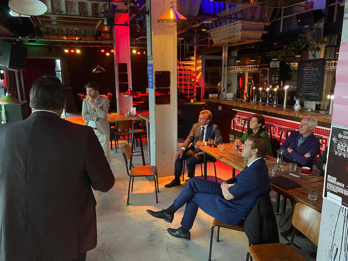 Afgelopen maandag is Minister van Infrastructuur en Waterstaat Mark Harbers  bij ons op bezoek geweest. Hij bezocht de tramkade. Dit gebied zal de komende jaren, deels ook met geld van het rijk, worden herontwikkeld. Zo maakt de Bossche VVD landelijk beleid concreet!