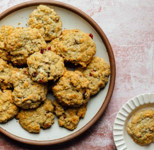 globalgiftsFT's tweet photo. A cookie for the more health-conscious. This delicious, unique oatmeal cookie has a mouth watering blend of cranberries, golden raisins, and yogurt chips and flies off our shelves. #Fairtrade #SoupsofSuccess #TreatYourself #SweetTooth https://t.co/3CWLXuCxrL