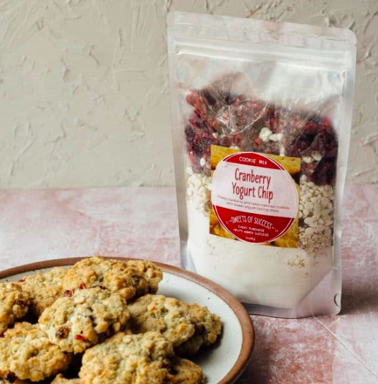 globalgiftsFT's tweet photo. A cookie for the more health-conscious. This delicious, unique oatmeal cookie has a mouth watering blend of cranberries, golden raisins, and yogurt chips and flies off our shelves. #Fairtrade #SoupsofSuccess #TreatYourself #SweetTooth https://t.co/3CWLXuCxrL