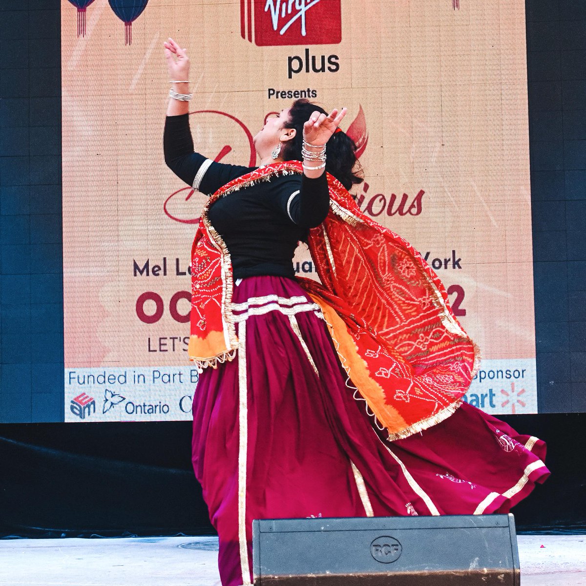 I had an amazing time last Saturday celebrating the Festival of Lights-Diwali at Mel Lastman Square. 'Diwalicious- Taste of Diwali' was a beautiful event where I tried a variety of Indian treats and street food, including pav bhaji, cholle bhature, momos, samosas, and more!