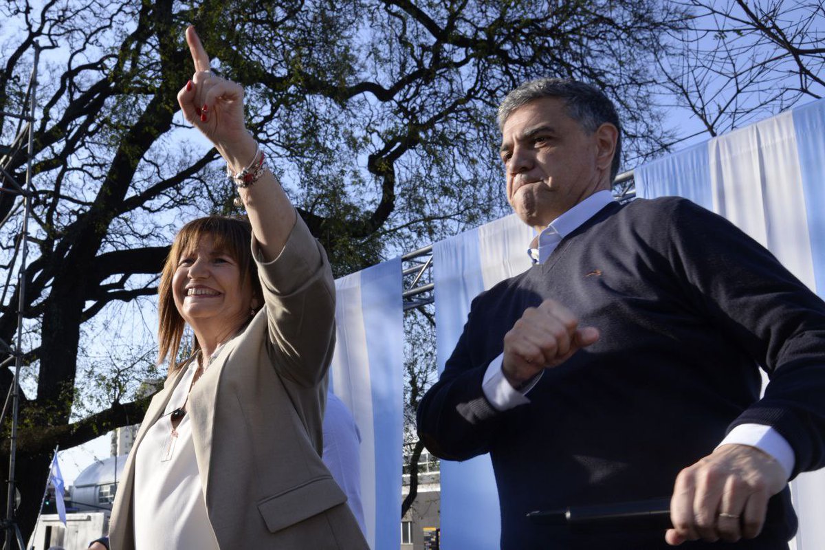 PatoBullrich's tweet photo. ¡Felicitaciones @JorgeMacri, nuevo jefe de Gobierno electo de la Ciudad de Buenos Aires! Los porteños eligieron continuar defendiendo nuestros valores y el cambio de verdad. Te deseo todo lo mejor en tu gestión. https://t.co/8beDAUr3wv