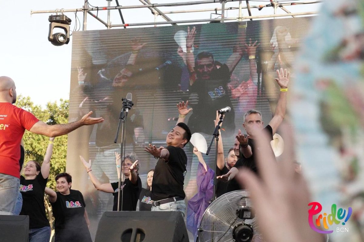 coralBRS's tweet image. Molt de color durant la nostra actuació al @PrideBarcelona 2023 

Mucho color durante nuestra actuación en el #Pride 

A lot of colour during our performance at Pride #Barcelona.

#BarcelonaRainbowSingers