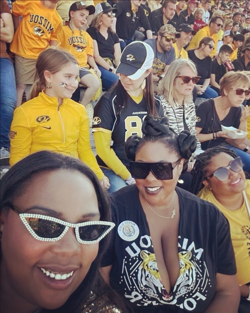 Homecoming 2023 pics. Sorry, should have taken more… Maybe next year. 😭
🖤💛🐯
#MizzouHomecoming #Mizzou