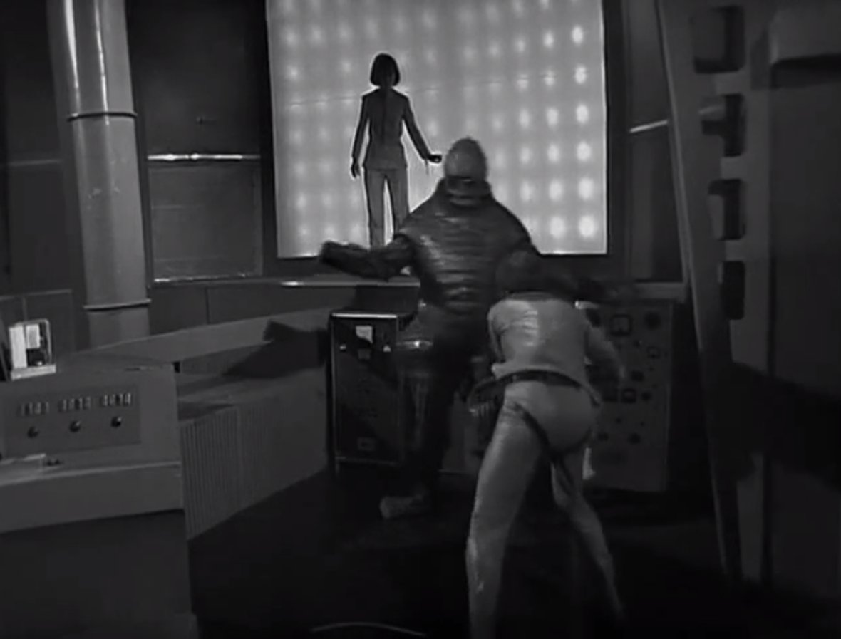 DWUDatabase's tweet photo. I get that they are going with the idea of making Fewsham the hero but the odd directing kicks in again, framing the shot so it looks like Zoe is almost stuck to the wall. We have already seen how slow the Ice Warriors are and what rubbish shots. Just run #DoctorWho #SeedsofDeath https://t.co/qC6FGa2RwT