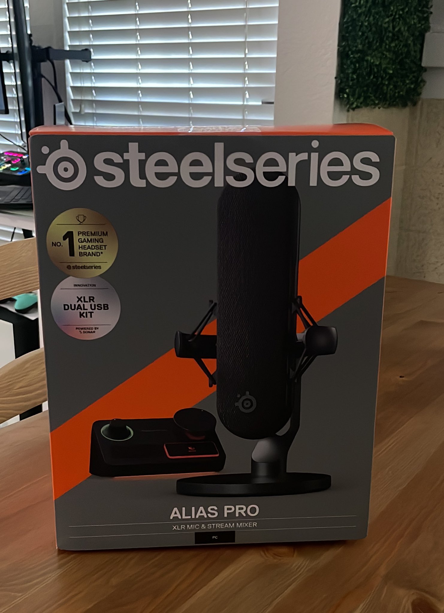 Alias Pro - XLR Pro Gaming Microphone