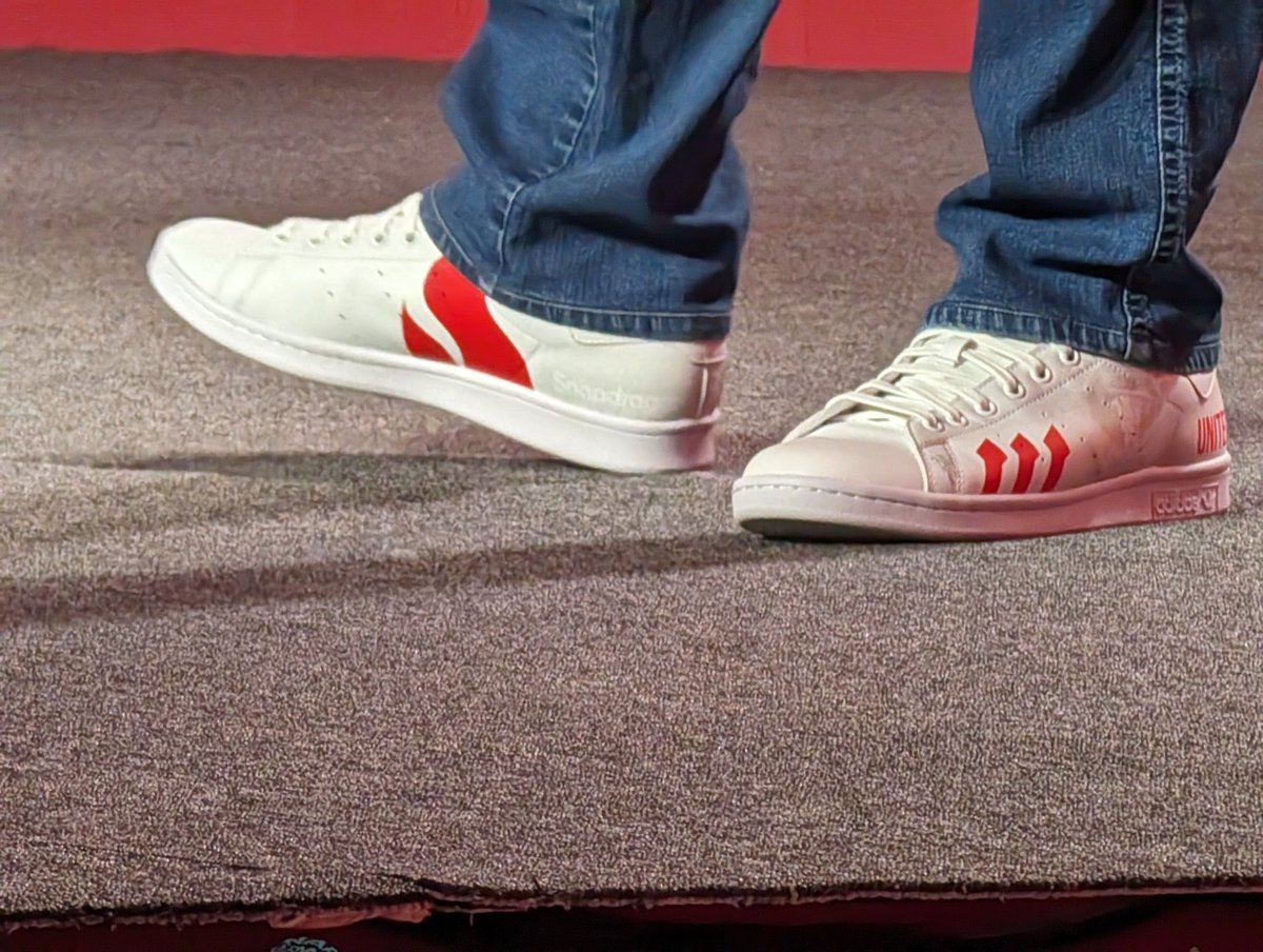 nello92's tweet photo. Hey @Qualcomm, love the #snapdragon sneakers we've seen at the #SnapdragonSummit
Any way to get those? 😍 https://t.co/c45OPp4zGx