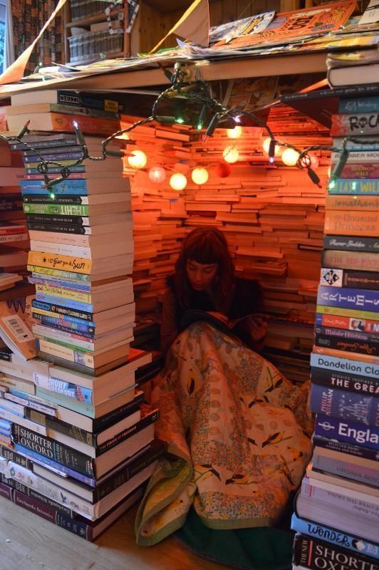ElliottBlackwe3's tweet photo. It's not a TBR pile. It's a book fort. https://t.co/p6jIckOybc