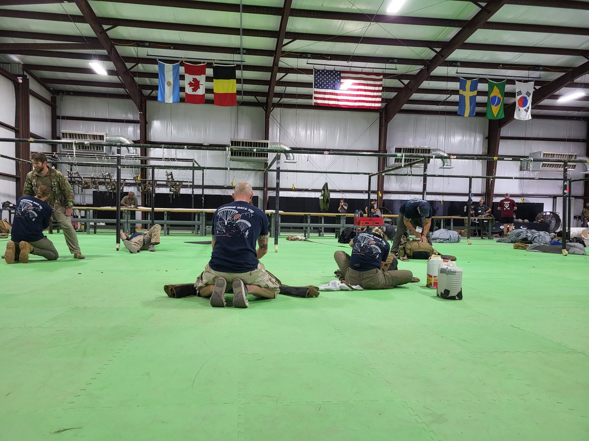 Shout out to the Airborne Systems and CRC riggers for making AD VIII run so smoothly. With roughly 120 jumps a day, they kicked major 🍑