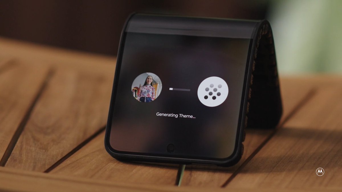 techdroider's tweet image. Motorola's AI tool matches your phone's style with your outfit. Snap a pic of your outfit, and it creates custom wallpapers to match your style.