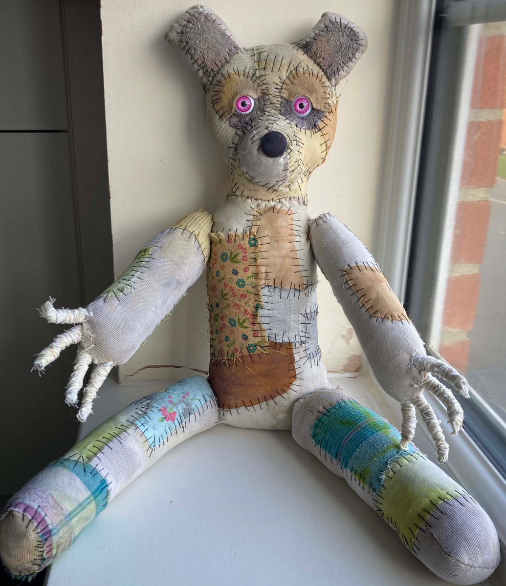 ‘Huggle’, the bear 🐻

.. 

#teddybear #handmadedoll #handstitchedart #textilesculpture #textileart #naturaldyefabric #folkart #patchworkdoll #stuffeddoll
