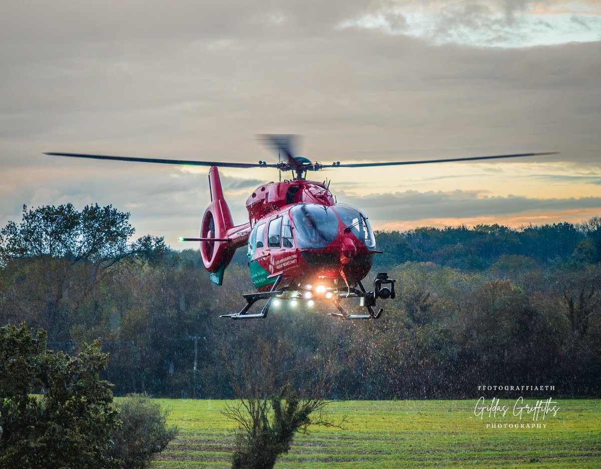 Ambiwlans Awyr Cymru 🏴󠁧󠁢󠁷󠁬󠁳󠁿 
Wales Air Ambulance leaving an incident earlier today. Phenomenal #teamwork, coordination &amp; care as always #respect 

<a href="/EmrtsWales/">EMRTS Wales</a> <a href="/air_ambulance/">Wales Air Ambulance Charity</a> <a href="/WelshAmbulance/">Welsh Ambulance</a> <a href="/Ambiwlans_Cymru/">Ymddiriedolaeth GIG Gwasanaethau Ambiwlans Cymru</a> <a href="/SwanseabayNHS/">Swansea Bay NHS</a> @SWP_Roads @SWPValeofGlam <a href="/SWFireandRescue/">South Wales Fire and Rescue Service</a> <a href="/swpolice/">South Wales Police</a>