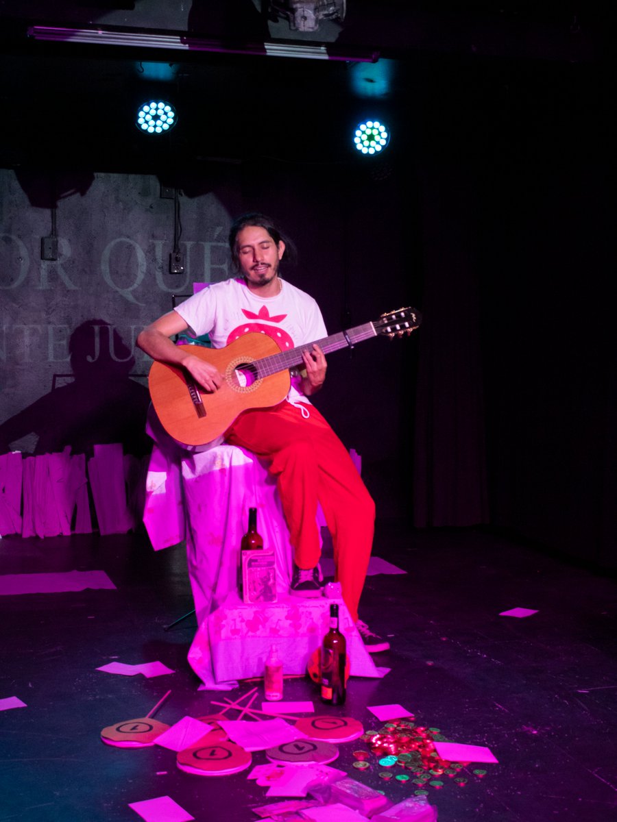 el77cultural's tweet image. La fortuna nos sonríe hoy con #SorteoLocal 🍀🍓
🤩👉Función a las 20:00h 

¡Compra tus boletos y gánate la lotería! 🥳
🎟️sorteolocal.boletopolis.com
