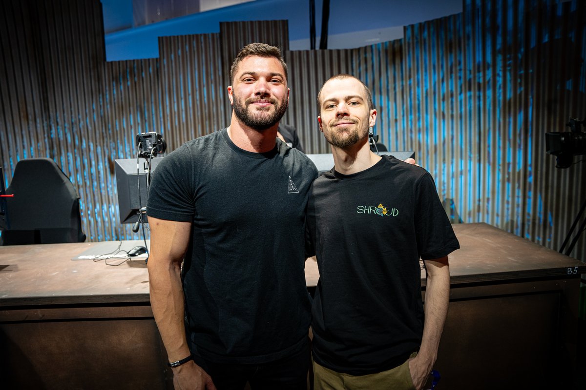 LogicaISoIution's tweet image. Streamer and Mod meet up again🫡
📷@JeffMStinson
