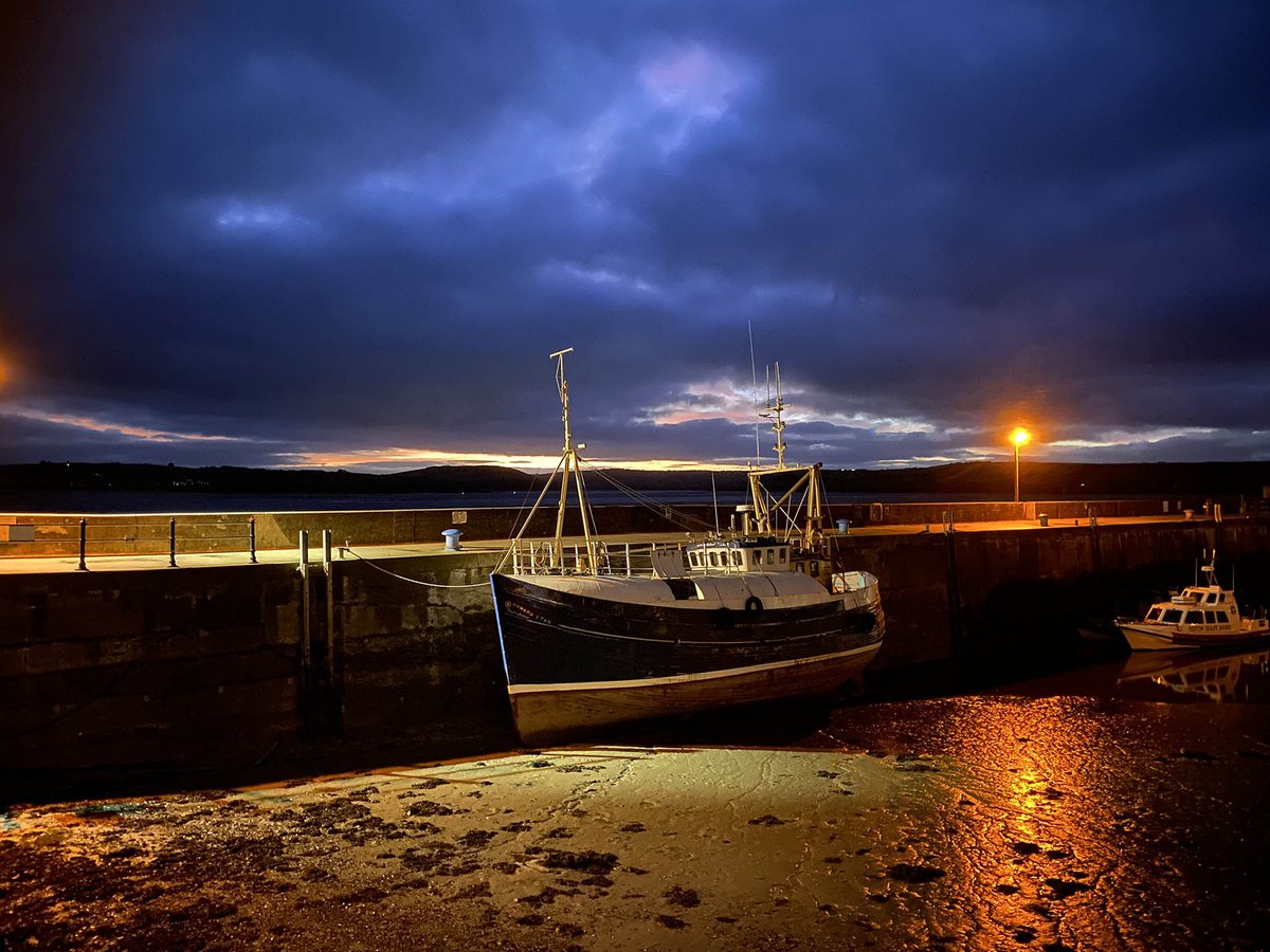 Low tide and a beautiful evening in Padstow To book bikes call: 01208 813050 #sunset #wadebridge #padstow #cameltrail #bikehire #cyclehire #halftermcornwall #thingstodoincornwall #twowheels #cycling #cornwall