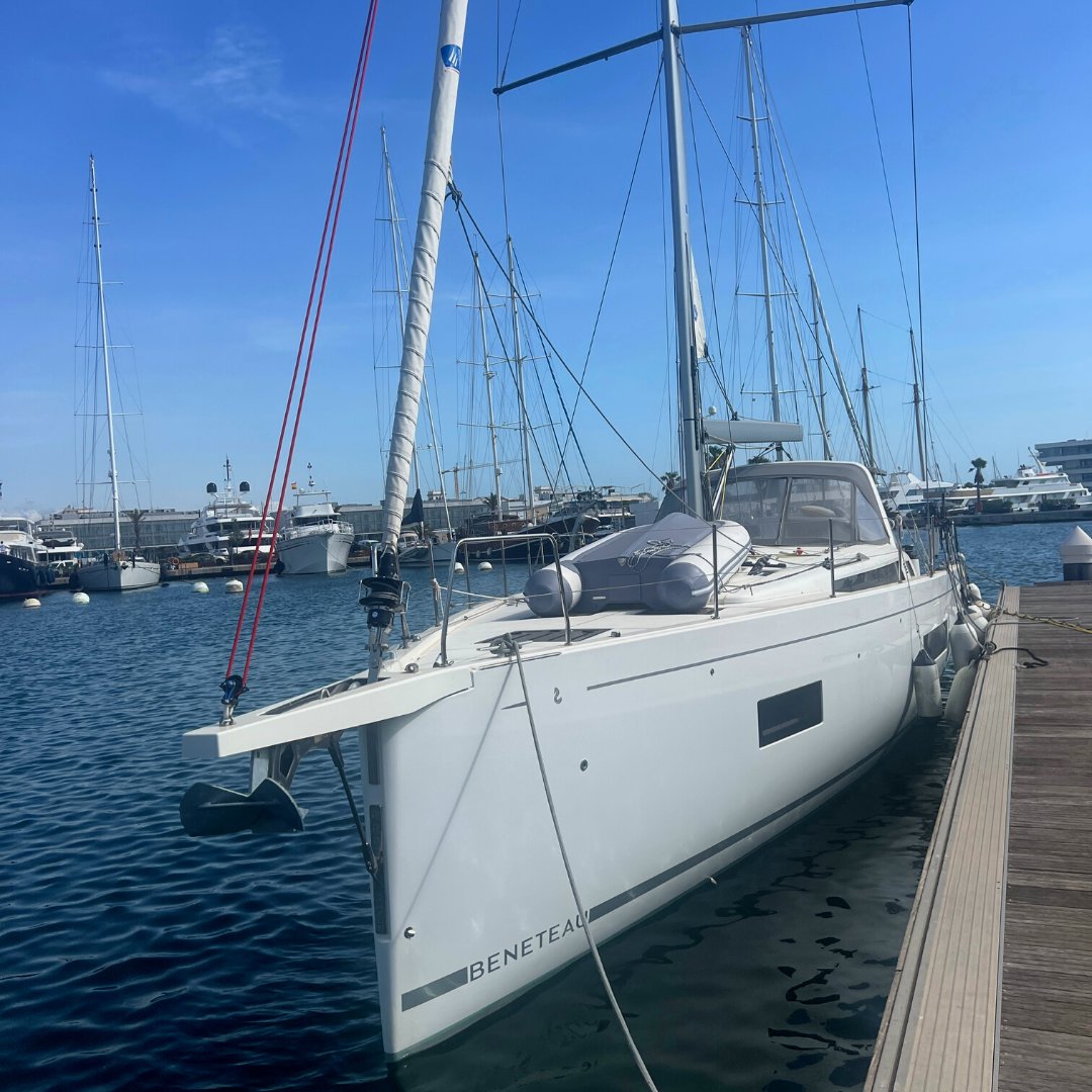 VaraderoVLC's tweet photo. Our carpenters at The Carpentry, are making repairs to the teak on the stern of this sailboat, it will be as good as new!
#varaderovalencia #refitandrepair #summerrefit #thecarpentry #yacht #yachtrefit #yachtpaint #shipyard #yachtindustry #boat https://t.co/YxSDiE8xws