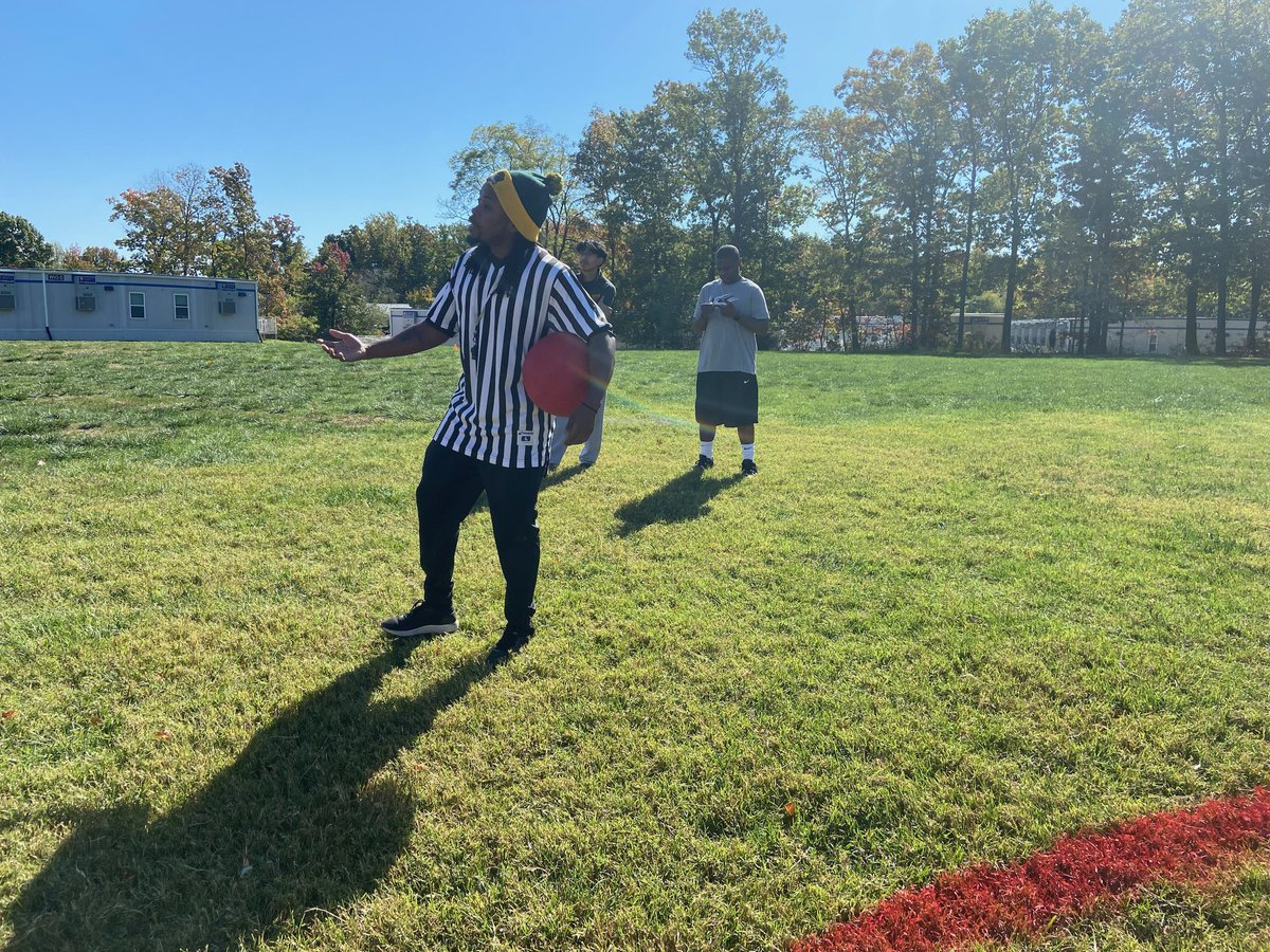 WO_Studentlife's tweet photo. Kickball at Woodbridge was a VIBE!! https://t.co/iai4wXV6ui