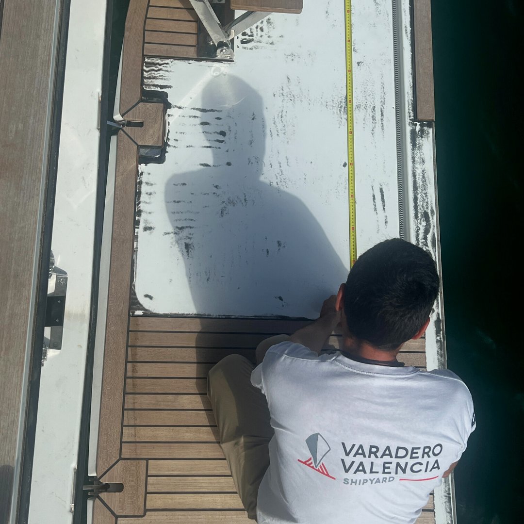 VaraderoVLC's tweet photo. Our carpenters at The Carpentry, are making repairs to the teak on the stern of this sailboat, it will be as good as new!
#varaderovalencia #refitandrepair #summerrefit #thecarpentry #yacht #yachtrefit #yachtpaint #shipyard #yachtindustry #boat https://t.co/YxSDiE8xws
