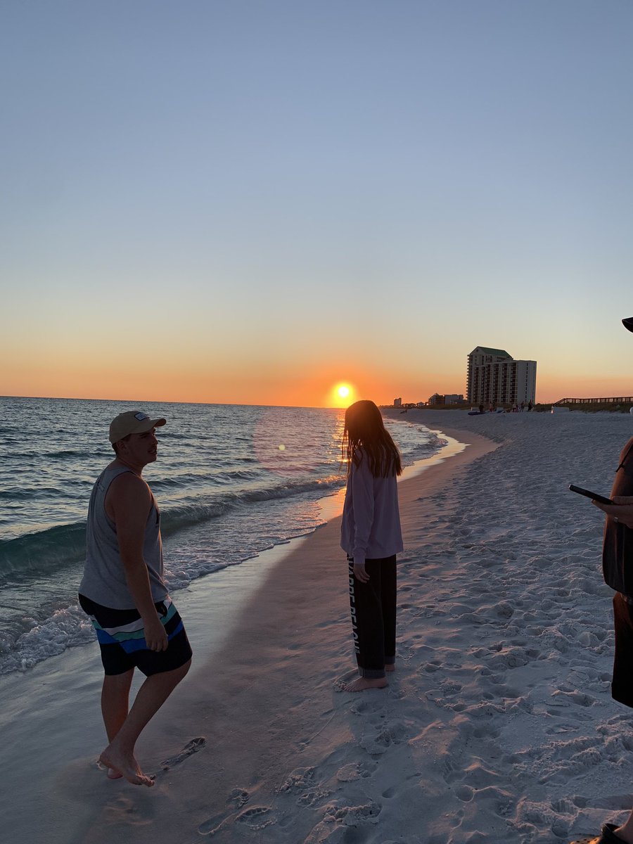 Amy_E_Norman's tweet photo. Team Norman had a relaxing fall break @navarrebeachFL 😊 Great times unplugged & making memories. #Fallbreak2023 @Isaac_with_2As https://t.co/gh9XhG5Yxm