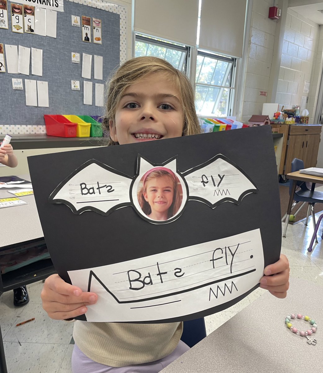 MrsKostka's tweet image. After building our knowledge about bats, we wrote barebone sentences to share some of our learning. #FYT #sentencestructure @haddonES1 @HaddonSchools