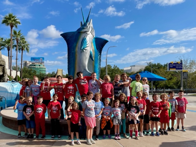 WHE_GT's tweet photo. Talk about an immersive theme park!  Today we went to the Downtown Aquarium to research for our Expo project.  Students loved walking through the aquarium, riding the train through the shark tank, petting the stingrays and riding the rides!  @HumbleISD_WHE @HumbleISD_ADV https://t.co/7vhAdr6u5j