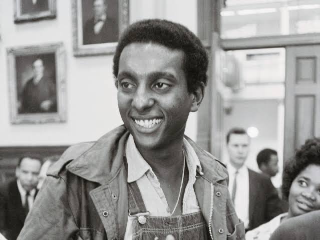 @AfricanArchives Impressive how Stokely Carmichael turned down a full graduate scholarship at Harvard to pursue his own unique path. A true trailblazer. 
#HistoryMakers