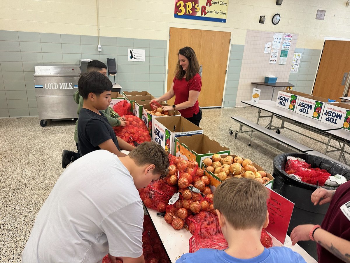 Hungry Harvest (@hungryharvest) on Twitter photo This month, the <a href="/YCentralMD/">The Y in Central MD</a> hosted a free produce market with Holabird STEM & Norwood Elementary, & together, they fed 500 families! We're so grateful to be able to provide the produce needed to make events like this a success. Here's to building a healthier future for all! This month, the <a href="/YCentralMD/">The Y in Central MD</a> hosted a free produce market with Holabird STEM & Norwood Elementary, & together, they fed 500 families! We're so grateful to be able to provide the produce needed to make events like this a success. Here's to building a healthier future for all!