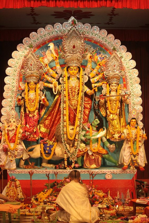 TheRajarshi's tweet photo. भूतानि दुर्गा भुवनानि दुर्गा, स्त्रियो नरश्चापि पशुश्च दुर्गा | यद्यद्धि दृश्यं खलु सैव दुर्गा, दुर्गास्वरूपादपरं न किंचित् || 

Every place is Durga, every being is Durga, every woman, man and animal is Durga. Whatever we see are all Durga. There is nothing other than Durga.. https://t.co/267543PGhx