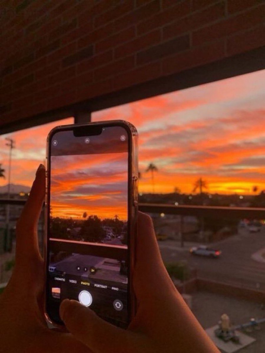 ftcarpe's tweet photo. yo cuando veo un atardecer https://t.co/qBetjBzqRz