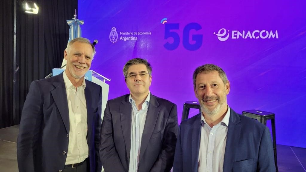 Seguimos apostando por el desarrollo de las telecomunicaciones en la región. 
🇦🇷<a href="/MovistarArg/">Movistar Argentina</a> participó en la licitación de espectro para el despliegue de 5G en el país. Ya estamos avanzando con esta tecnología en 🇨🇱Chile, 🇲🇽México y 🇺🇾Uruguay