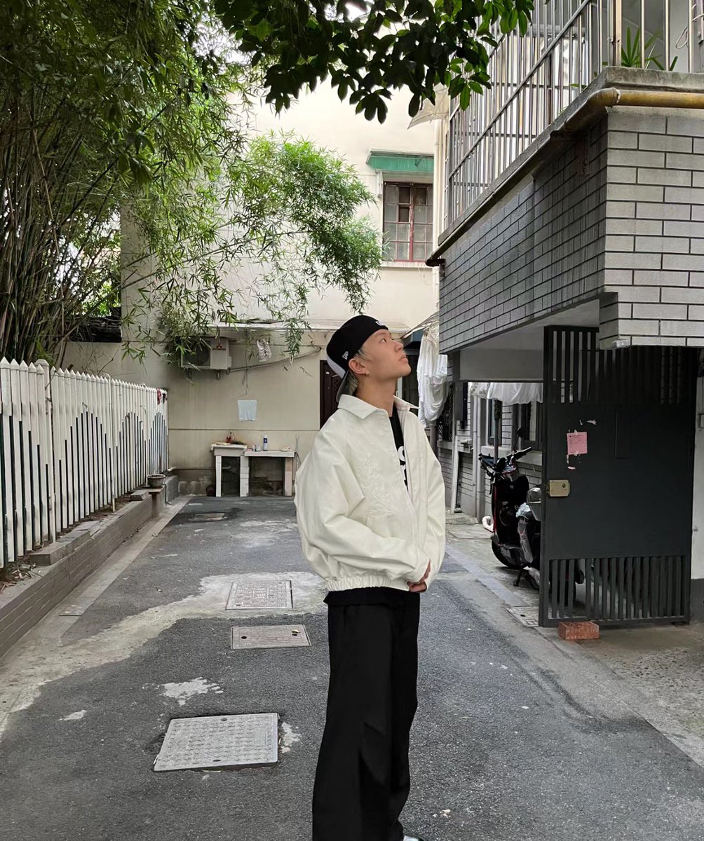 Hiii everyone, I’m Soren Heart-Dain ᶻz I’m majoring in photography and I‘m looking forward to joining Eunoia’s basketball and dance team. I can’t wait to meet everyone on campus. I’m always welcome to hanging out so don’t be afraid to approach me! See you guys soon ✩  #EUNOIA23