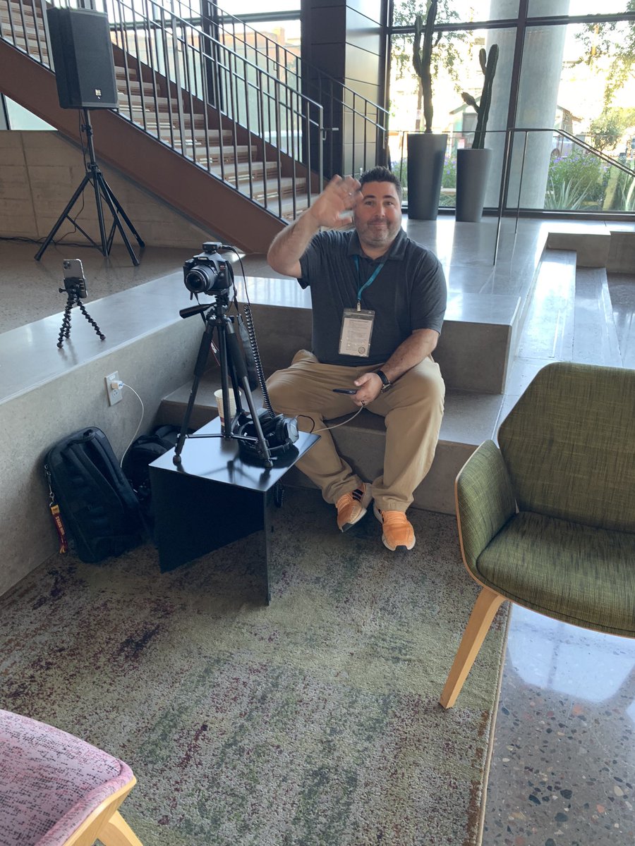 StartupChamps's tweet photo. We want to hear about your work and your summit experience! Go see @vincentorleck from @yesphx! #SCNPhoenix https://t.co/jyYIYaJlmO