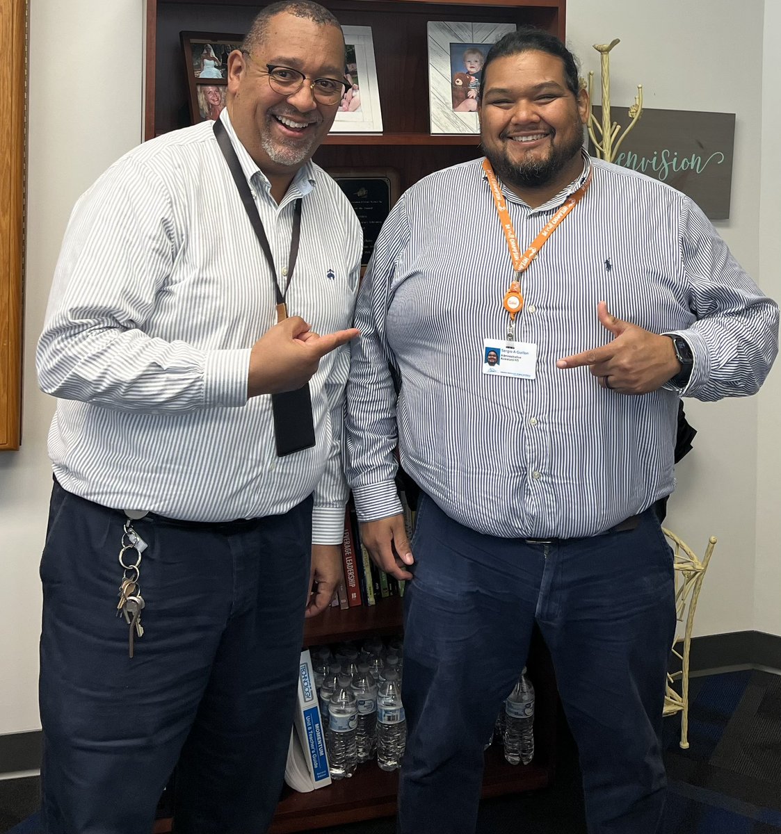 drwwashington's tweet photo. Big Twinnin’ #LHSHOCOweek https://t.co/MM0ieu5Cdd
