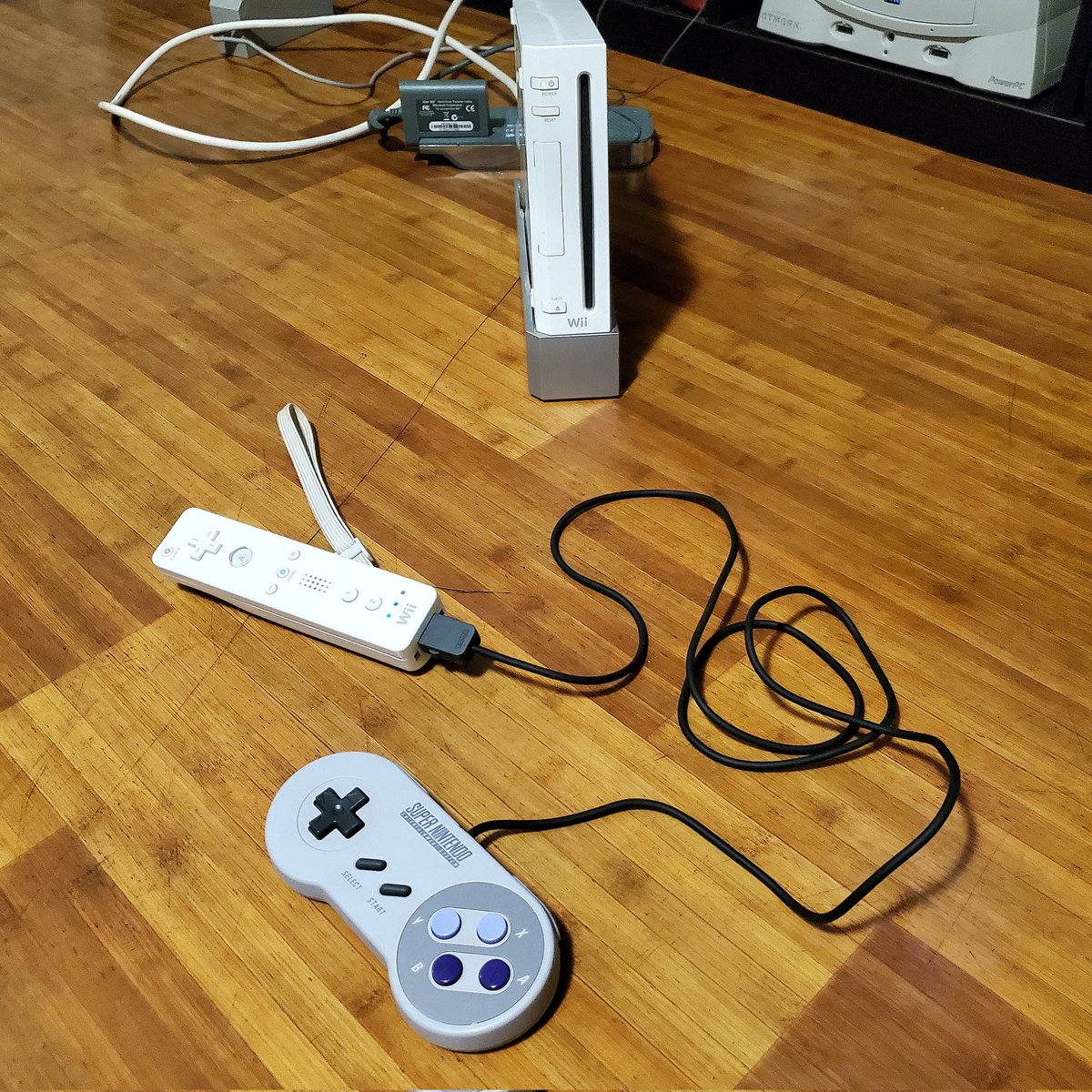This is your periodic reminder / PSA that the controllers for the Super Nintendo Classic mini console are compatible with the Wii and make perfect controllers for playing SNES games on that platform!

#retrogaming #nintendo #retrocollector