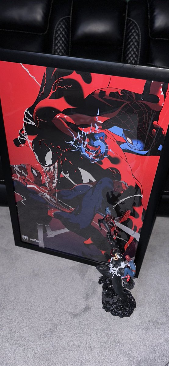 ryanpuri21's tweet image. Huge thanks to @EvanFilarca for this limited edition poster! Along with my 19 inches of venom this has made the Spidey setup complete! #spideysquad #SpiderMan2PS5
