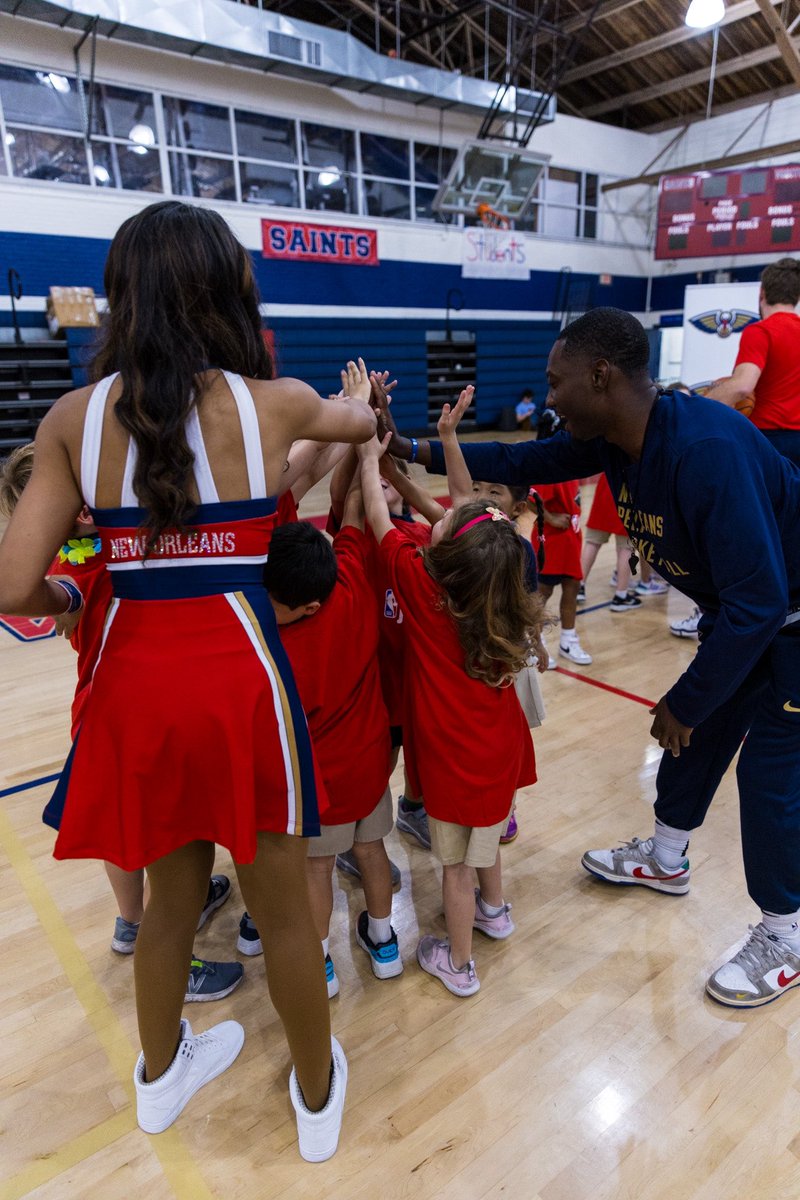 PelsCommunity's tweet photo. To wrap up @jrnba Week, the @PelicansNBA hosted a Jr. Pelicans FUNdamentals clinic to engage the Pelicans youngest fans! The new program is a fast paced, interactive experience designed to teach basic basketball concepts to youth at local schools. #JrNBAWeek https://t.co/4SJyYsNzI4