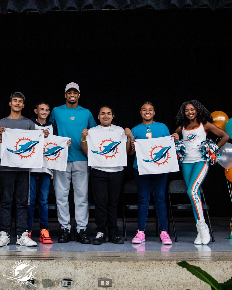 dolphinscheer tweet picture