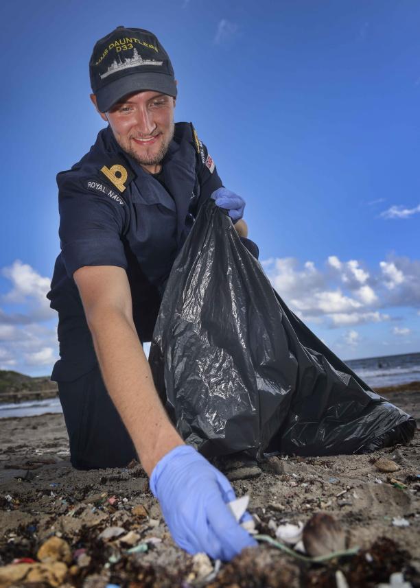 After a period at sea, the Ship arrived in Bridgetown, Barbados where we hosted a Role Capability Demonstration and helped to clean litter from local beaches! ⚓️🇬🇧🇧🇧