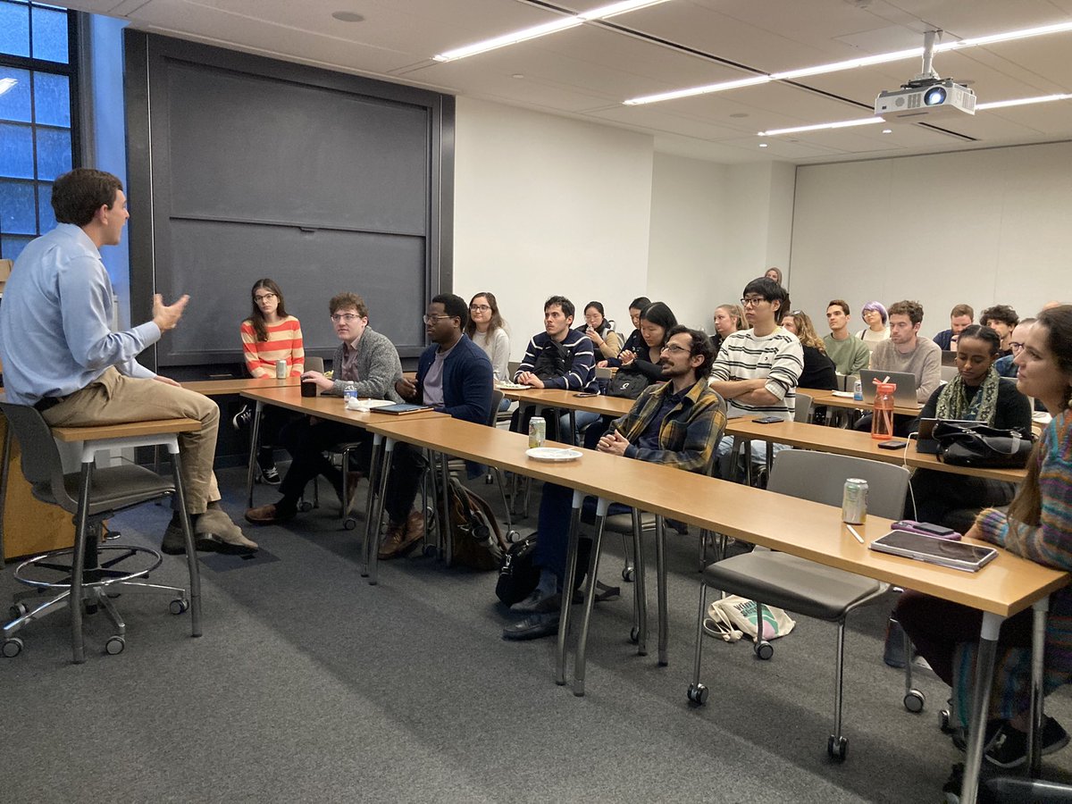 Second tigeRs meetup done! Thanks to <a href="/zbleemer/">Zachary Bleemer</a> for presenting methods to digitize historical ed records w #rstats. 38 folks from Soc, Econ, Pub Pol, Demog, Psych, Ed, Libraries.

📌 Zach’s code: zacharybleemer.com/software

Sponsored by <a href="/PrincetonDDSS/">Princeton Data-Driven Social Science Initiative</a> + coorganized w <a href="/KimberlyKreiss/">Kim Kreiss✨</a>!