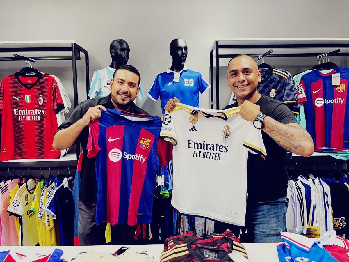 Scan961's tweet photo. ¡Descubre la emoción del #ClasicoEspañol con A La Contra! Pronostica el resultado y gana camisetas cortesía de Mundo Sports. Solo sigue @mundosportscamisetas en Instagram, haz RT y sigue a Scan 96.1 FM para participar. ¡No te pierdas esta oportunidad! ⚽️🔥 https://t.co/GRfWp7HpAy