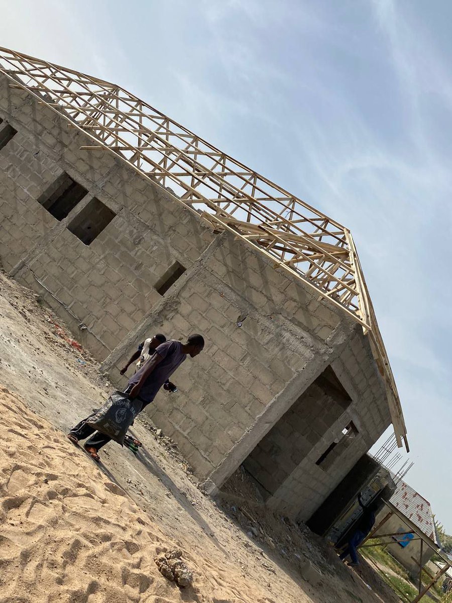 <a href="/MVanegasLA/">M Vanegas</a> Look at what this awesome invention can do! People with little "money" have been able to erect a building that will house university students. This progress in less than 2 months! Labor created loans to cover the expense is a one of a kind event. Funding by the people! #HuFi #EOS