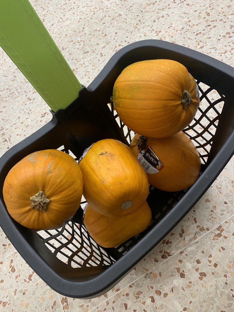 Prepping for science club … Halloween edition 🎃 <a href="/DartonDelta/">DeltaDartonScience</a> #enrichment